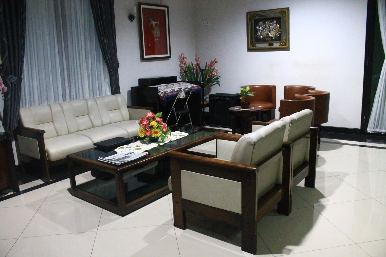 Carica Homestay סוראבאיה מראה חיצוני תמונה